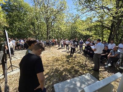 Obilježena godišnjica otkrivanja masovne grobnice Tihotina